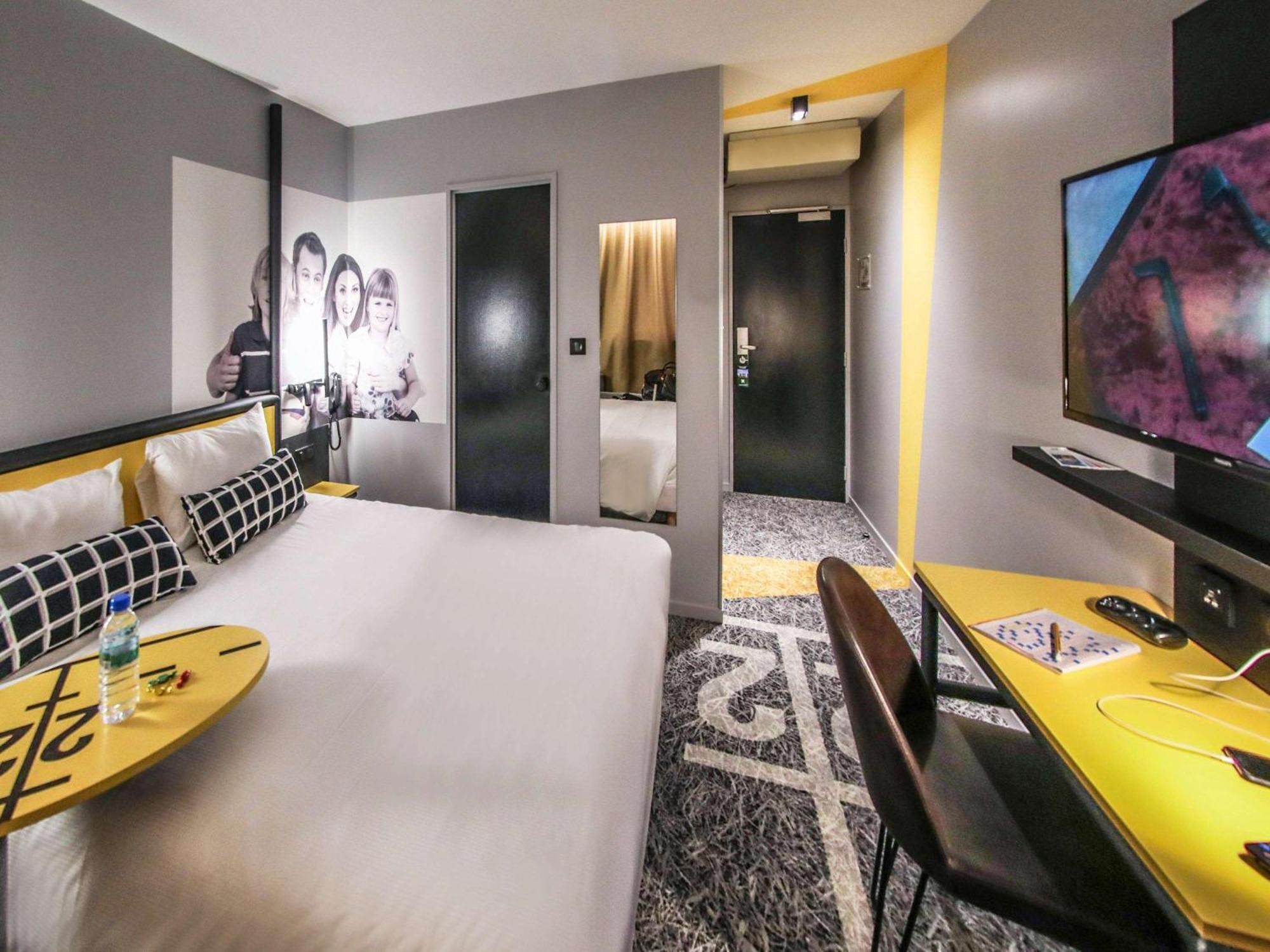 Ibis Styles Clermont-Ferrand Republique Hotel Exterior photo