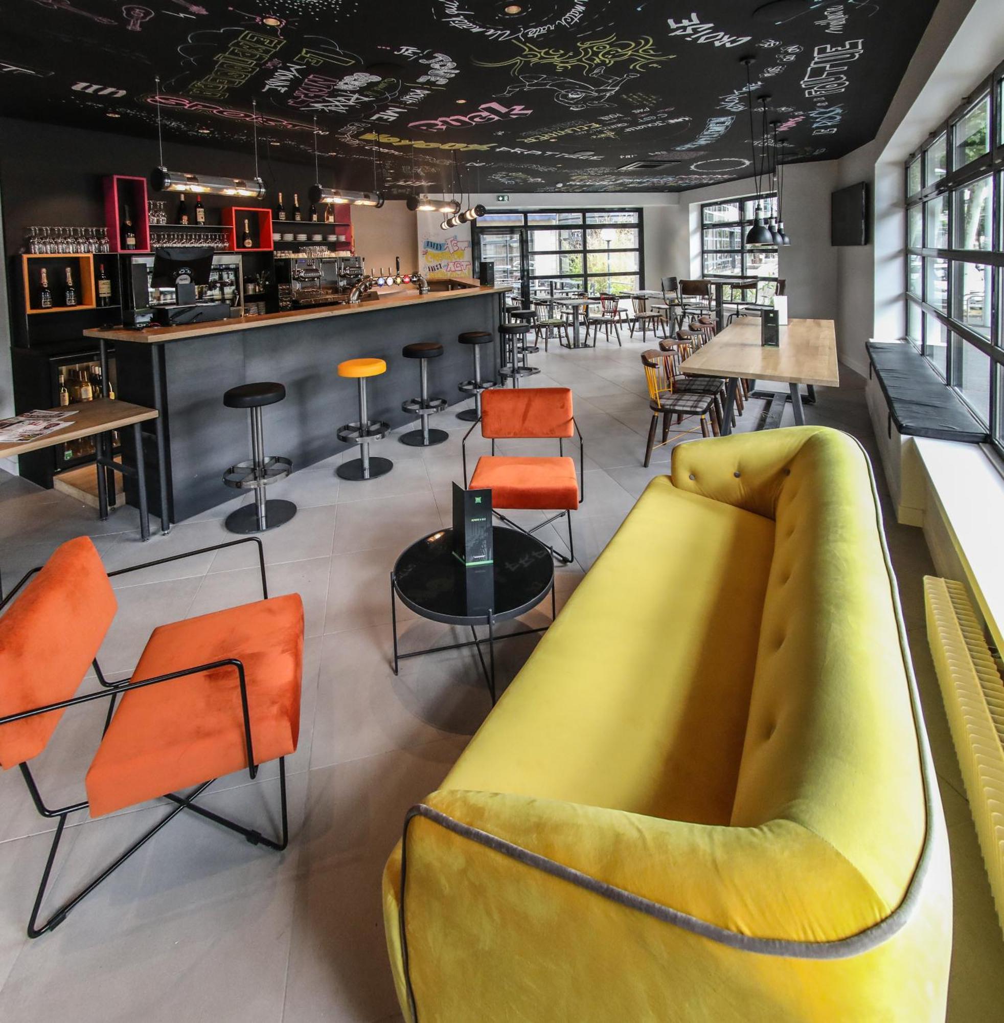 Ibis Styles Clermont-Ferrand Republique Hotel Exterior photo